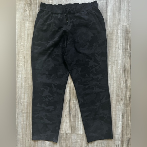 Lululemon On the Fly Pant in 365 Camo Size 10 - Picture 1 of 2
